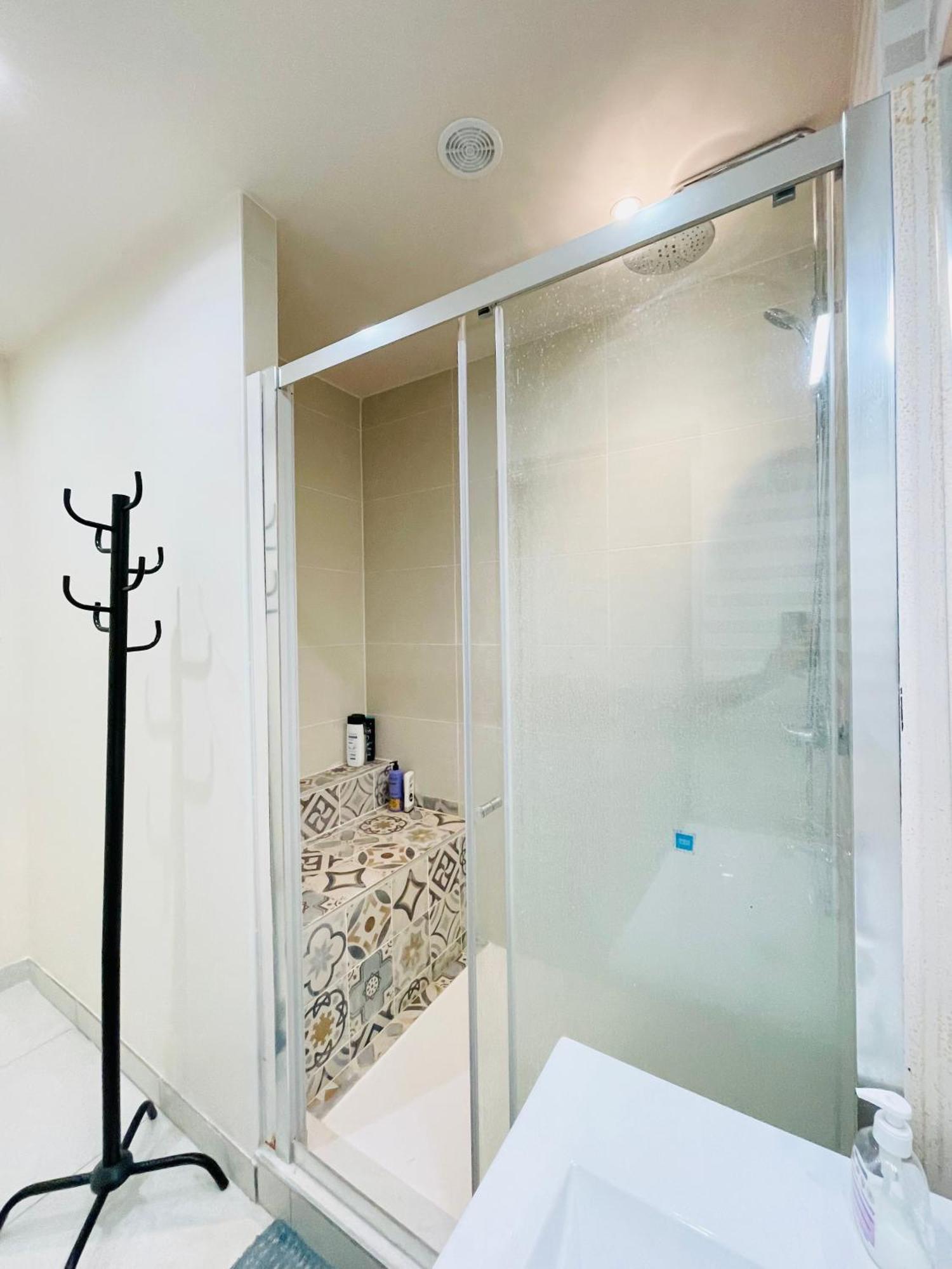 Stylish, Calm And Green Home Stay แซ็ง-ฟาร์โก-ปงติแยร์รี ภายนอก รูปภาพ